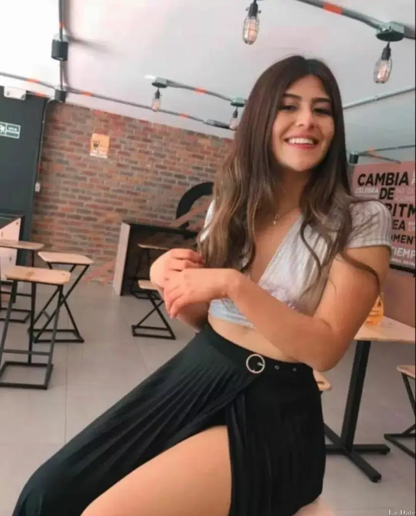 Elena Profile image 4