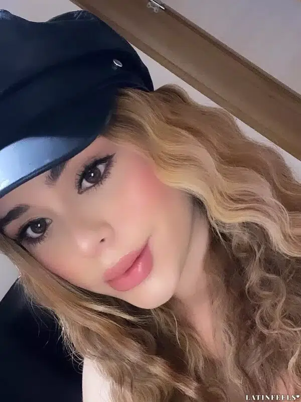 Juliana Profile image 2
