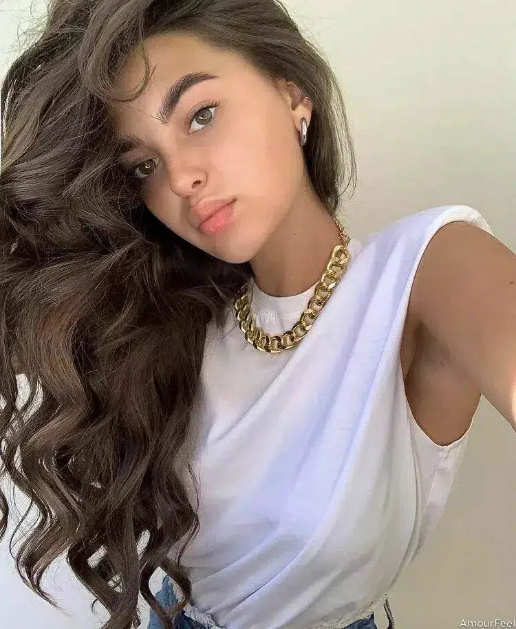 Alina Profile image 2