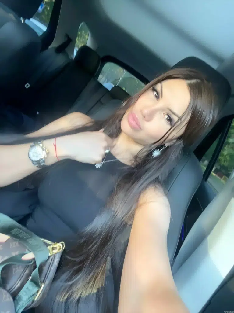 Alina Profile image 4