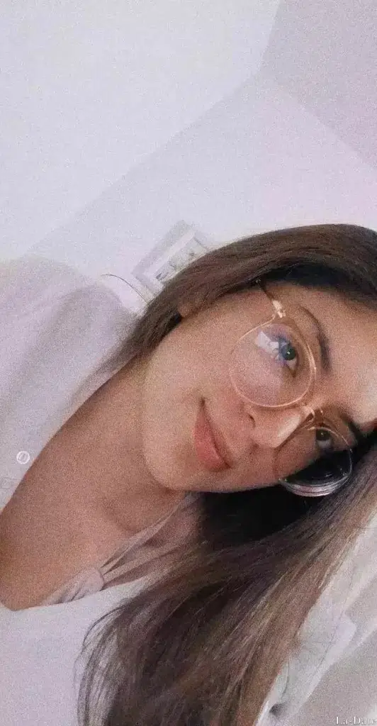 Karoline Profile image 4