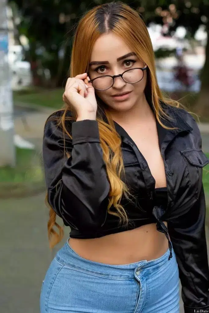 Claudia Profile image 3