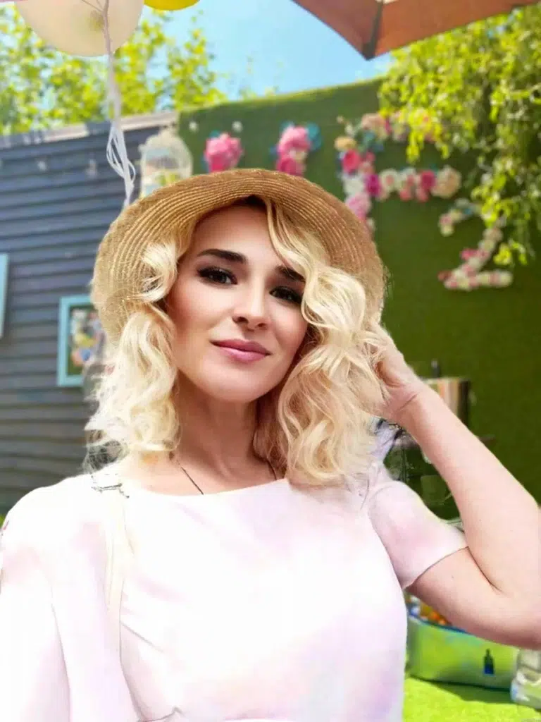 Yana Profile image 4