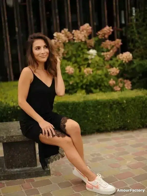 Yana Profile image 2