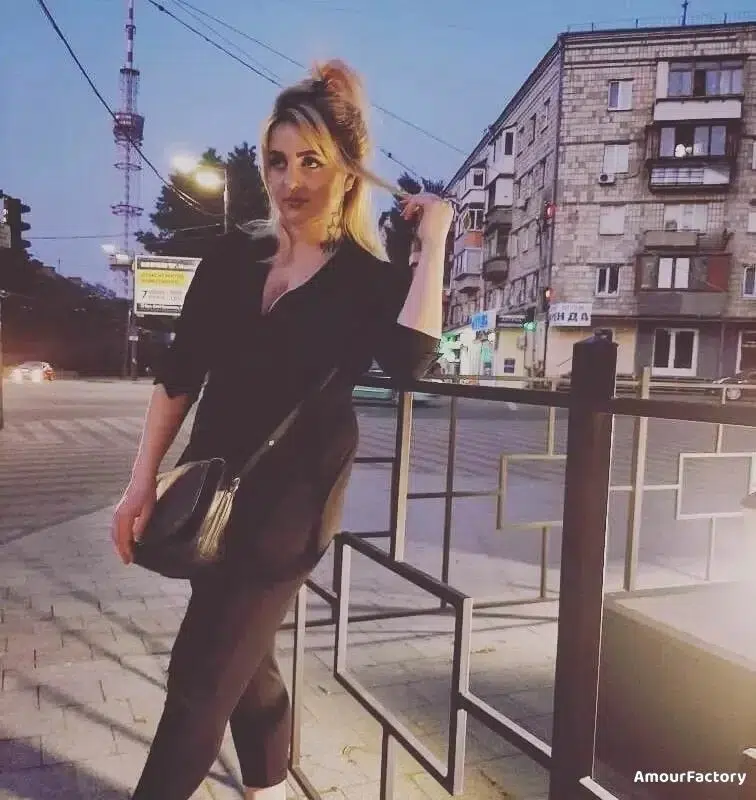 Yulia Profile image 4