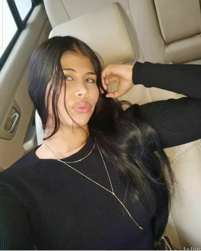Alejandra Profile image 2
