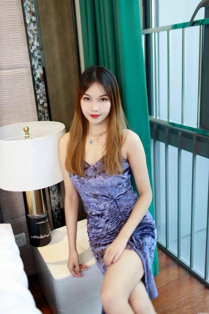 Yuewei Profile image 3