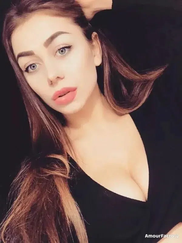 Juliana Profile image 2