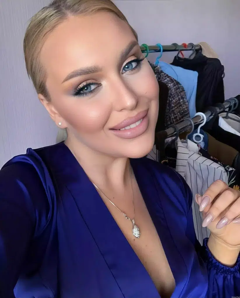 Larysa Profile image 2
