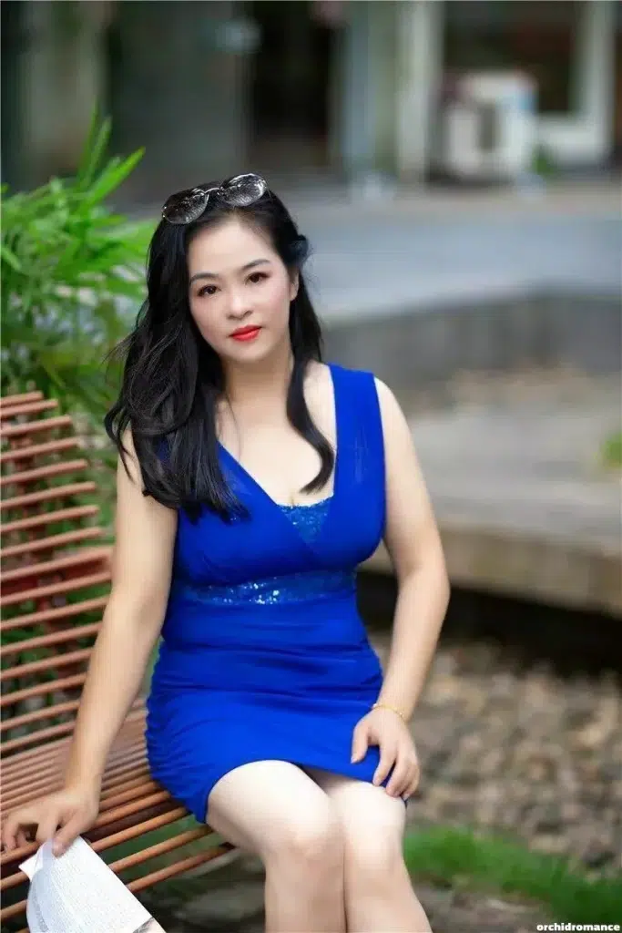 Monie Profile image 4