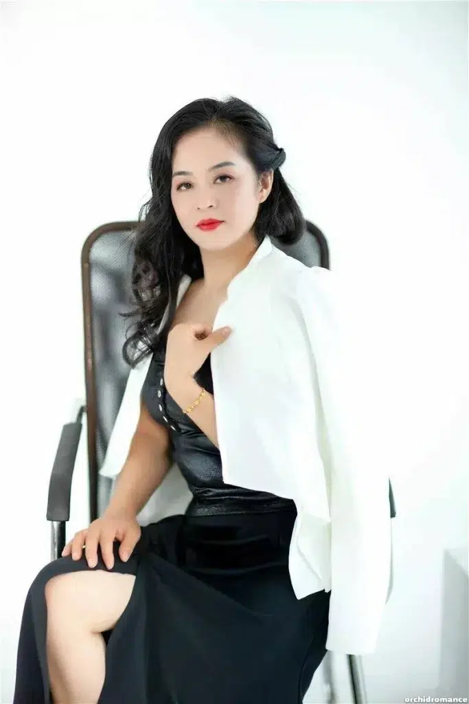 Monie Profile image 1