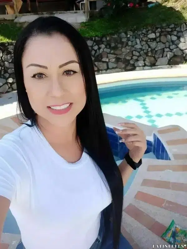 Sandra Profile image 4